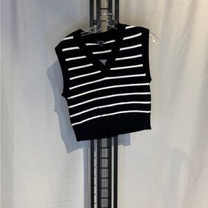 Art Class Striped V-Neck Crop Top
